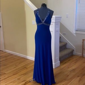 A cache gown worn once